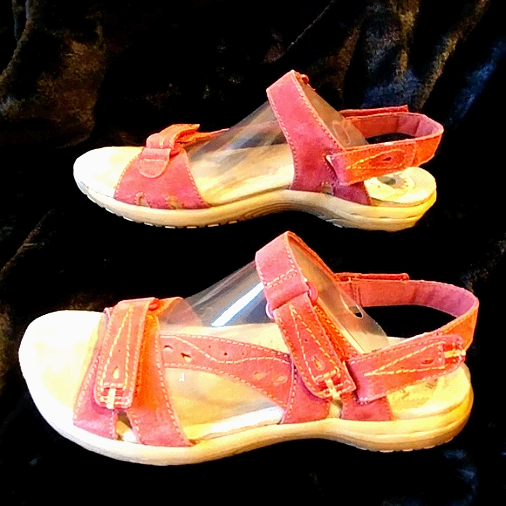 New Earth Origins Sophie 8 1/2M Adjustable Sandal - Picture 2 of 5